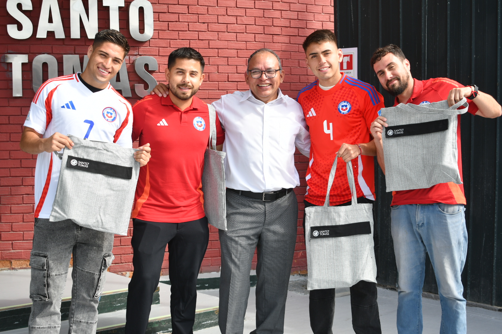 Tomasinos de Tarapacá fueron reconocidos por ser parte del equipo nacional de Fútbol Playa