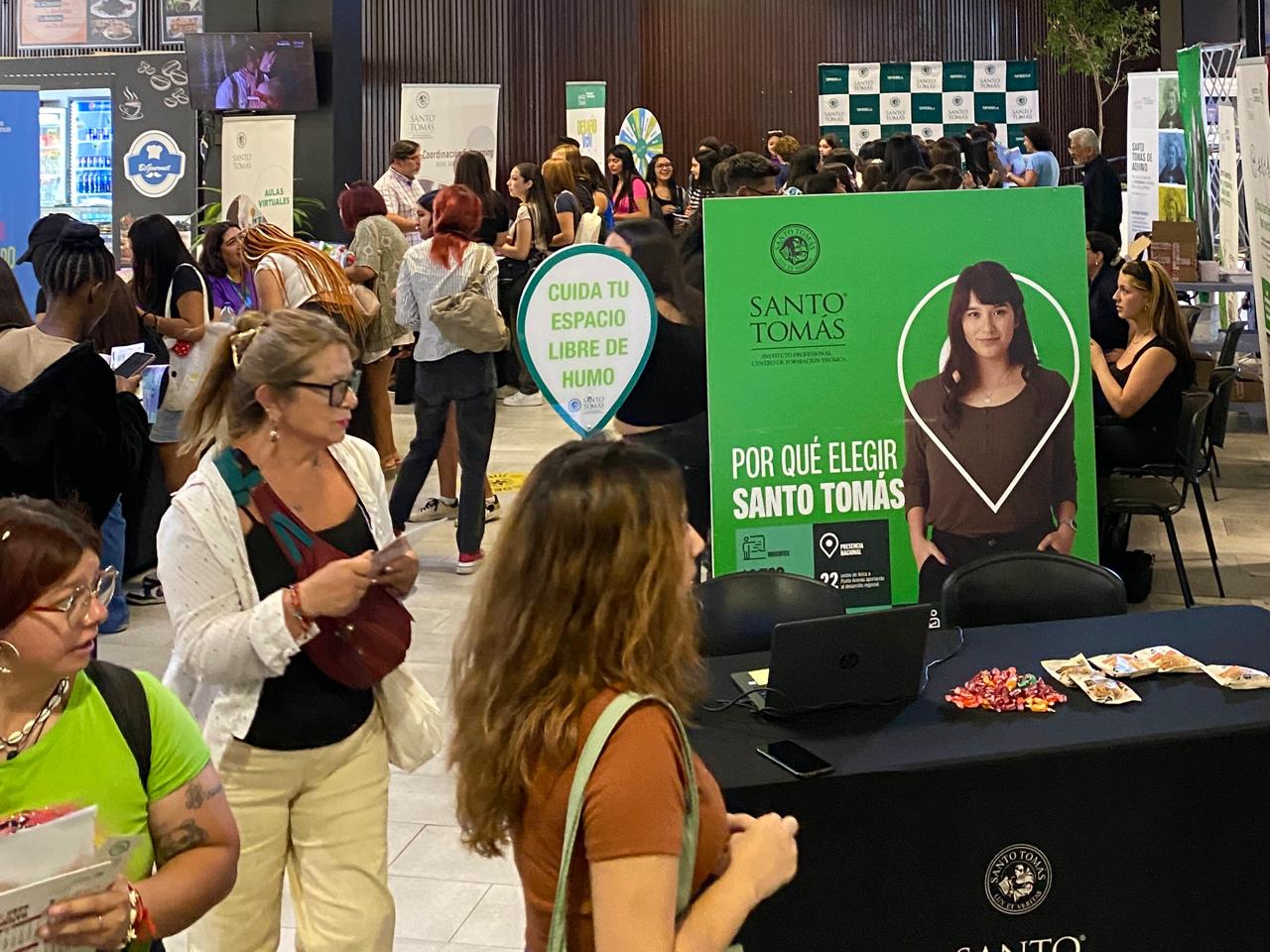 Con mucho éxito se realizó la Feria de Servicios en Sede Santiago Centro durante Semana Cero