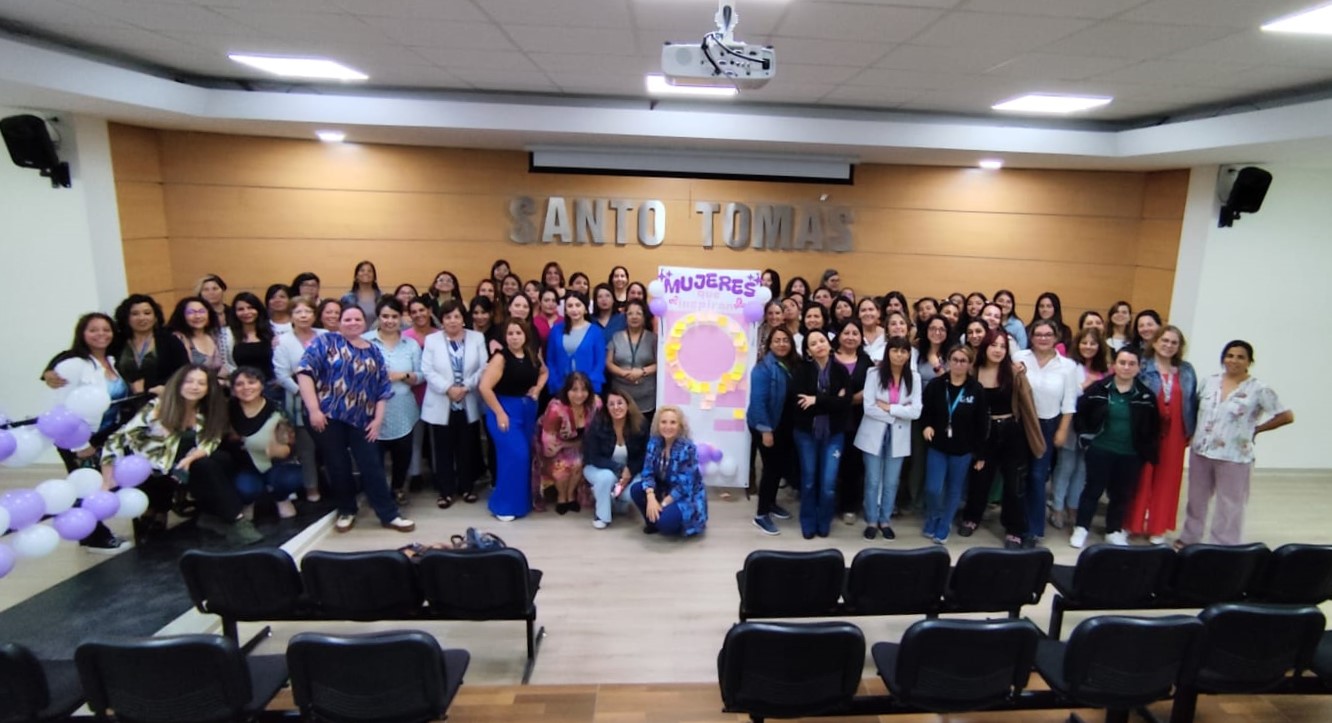 Profesionales y estudiantes de Santo Tomás conmemoraron el día de la mujer en La Serena