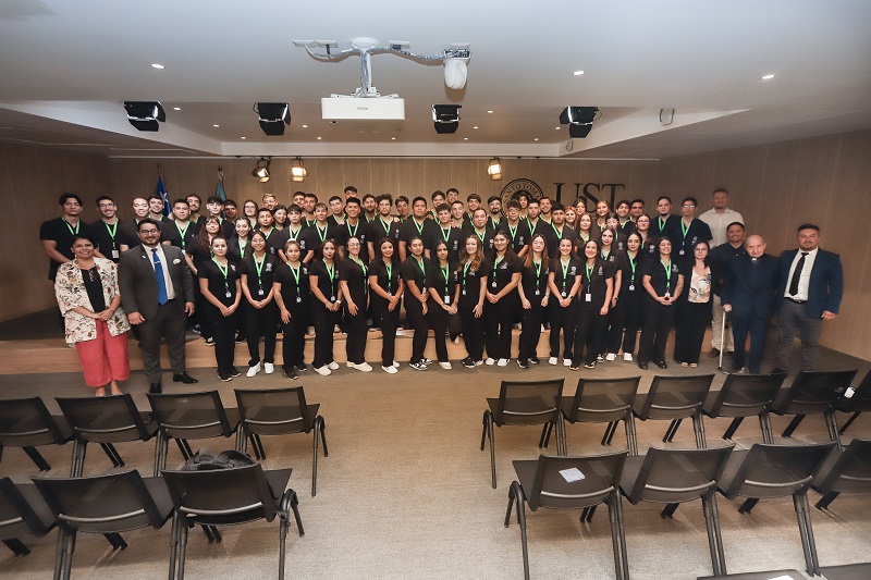 Estudiantes de Kinesiología UST Santiago dan un paso clave en su formación con la Ceremonia de Investidura 2025