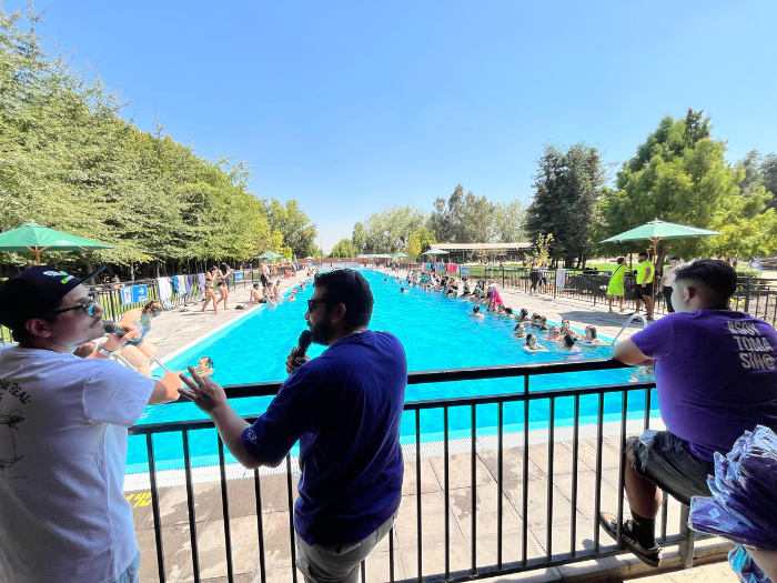 Piscina, música y buena convivencia marcaron la Bienvenida Estudiantil del CFT Santo Tomás Puente Alto