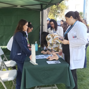 Tomasinos de Puente Alto entregan orientación y bienestar a funcionarias y usuarias del Hospital Sótero del Río en el Día de la Mujer